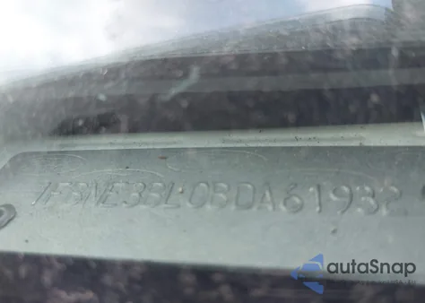 2011 Ford E-350 Super Duty Xlt z USA, uszkodzony, nr VIN 1FBNE3BL0BDA61932